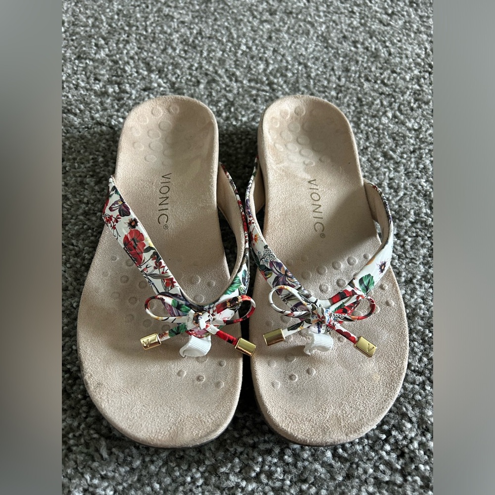 Vionic Bella II Thong Floral Sandal